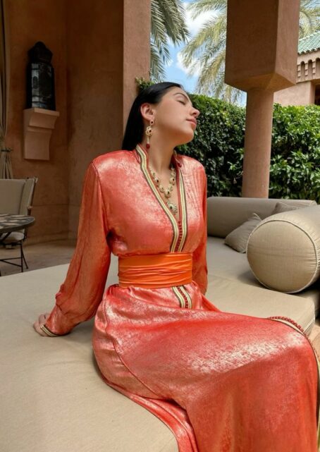 Caftan en velours orange cuivré – Élégance éclatante – Image 2